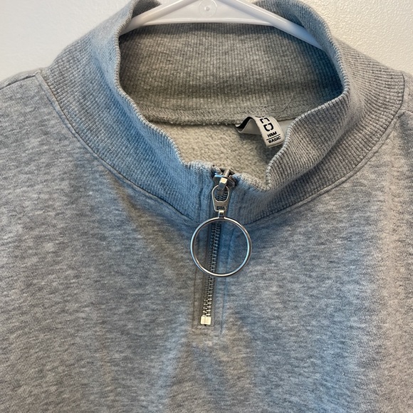 Cropped Grey H&M Sweatshirt - Picture 2 of 2